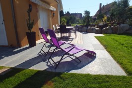 Terrasse bois & pierre naturelle.