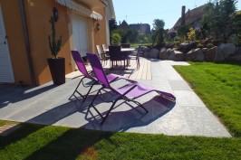 Terrasse bois & pierre naturelle.